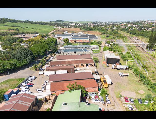 2,200M² BUSINESS CENTRE FOR SALE IN TONGAAT INDUSTRIAL